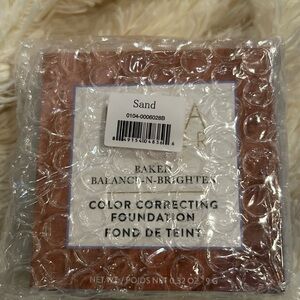 Brand New Laura Geller Baked Balance-N-Brighten Foundation in Sand